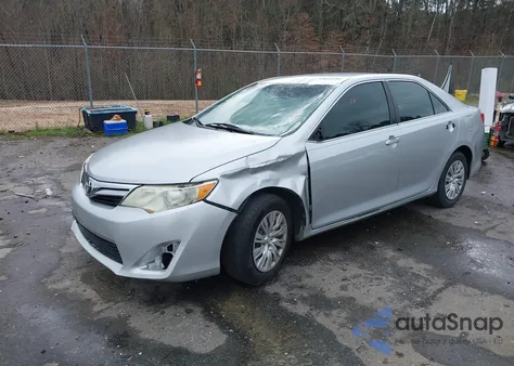 2014 Toyota Camry Le z USA, uszkodzony, nr VIN 4T1BF1FK8EU307465